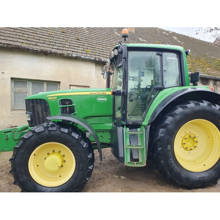 Traktor John Deere 6830