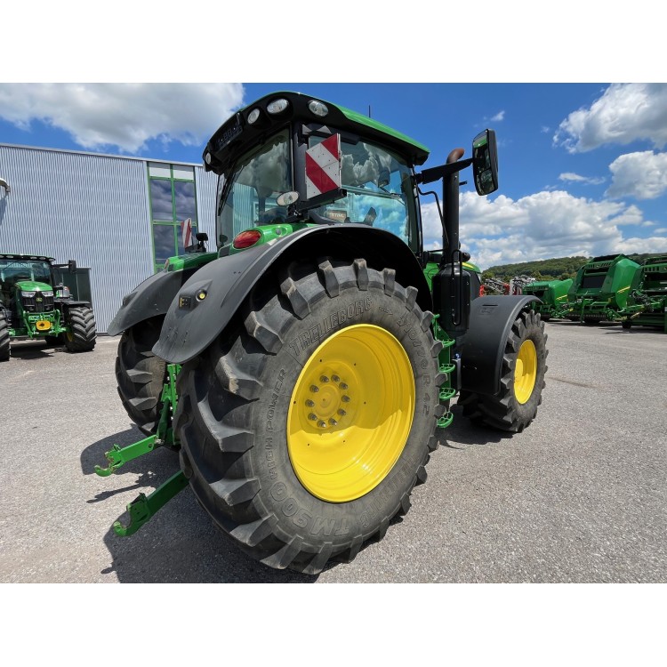 Traktor John Deere 6215R