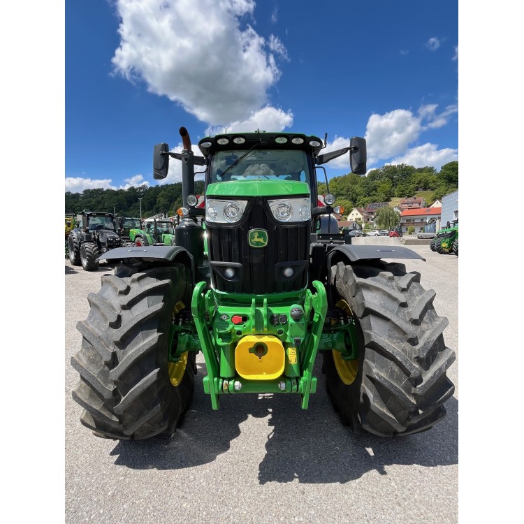 Traktor John Deere 6215R