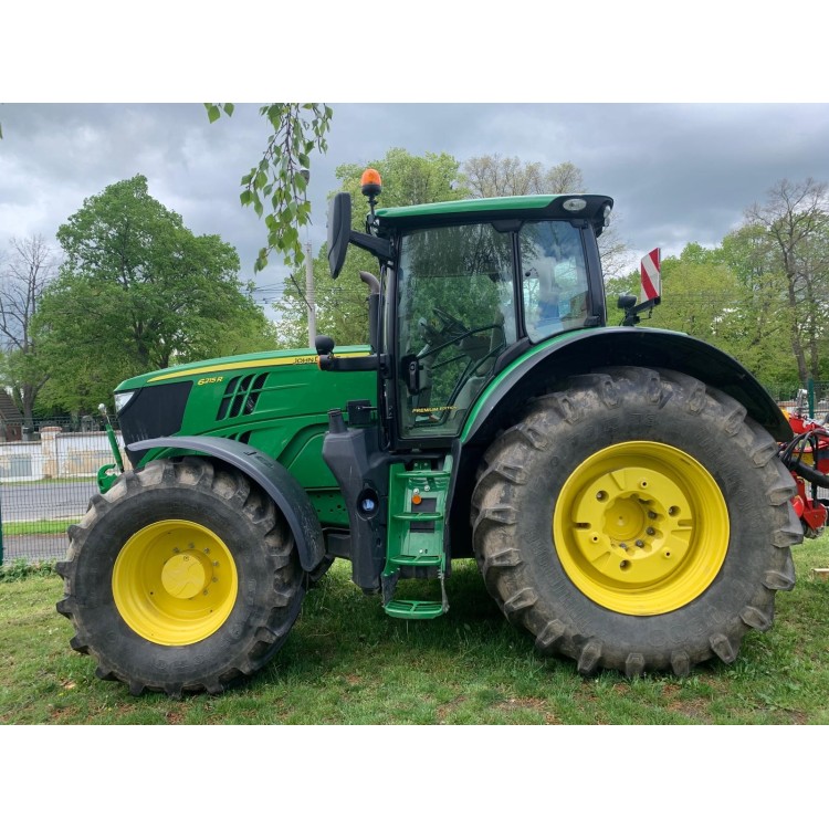 Traktor John Deere 6215R