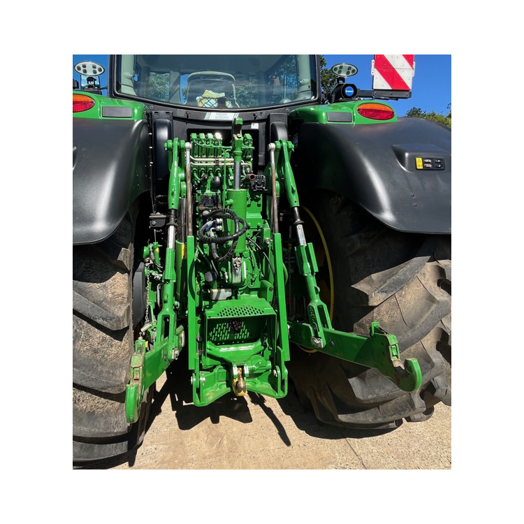 Traktor John Deere 6215R