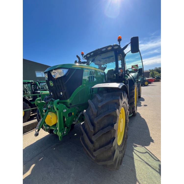 Traktor John Deere 6215R