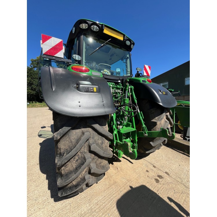 Traktor John Deere 6215R