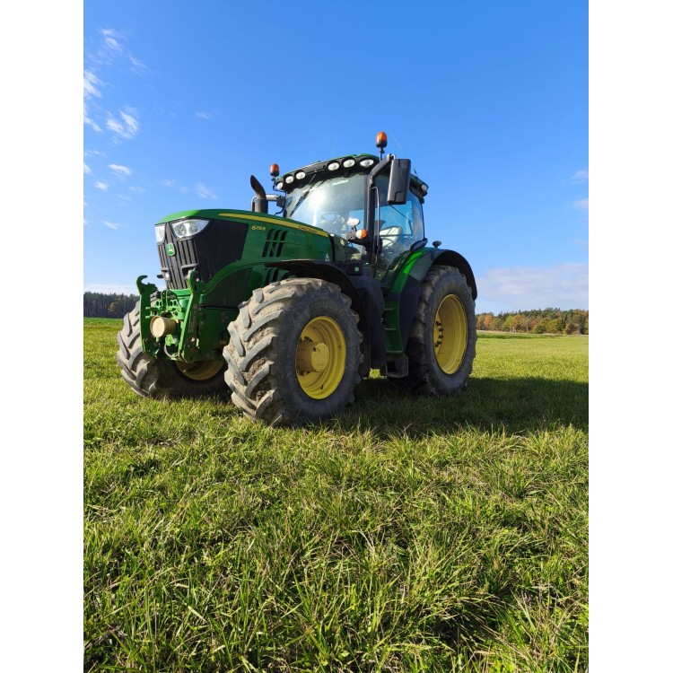 Traktor John Deere 6215R