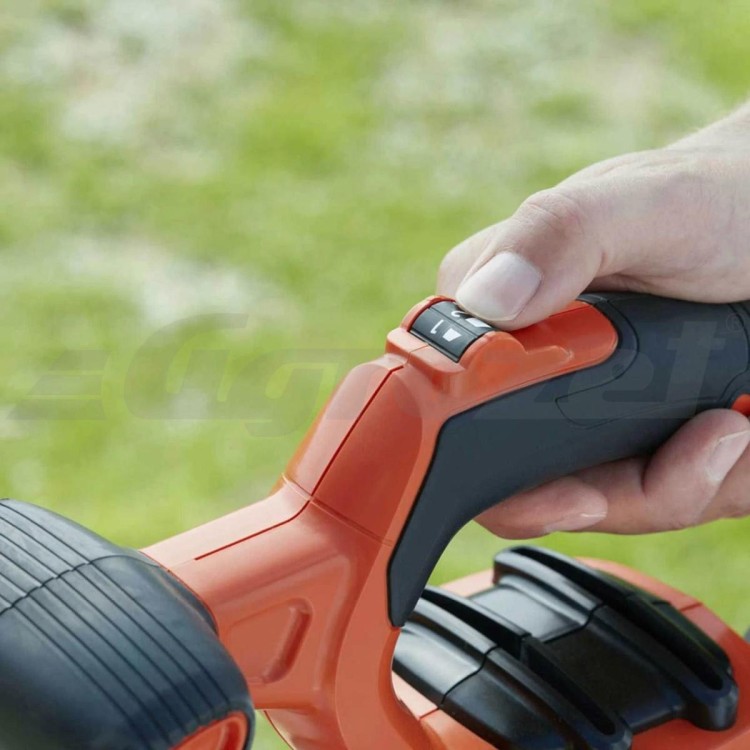 BLACK&DECKER BEBLV301 Vysavač zahradní a foukač listí 3v1 + hrabičky na listí