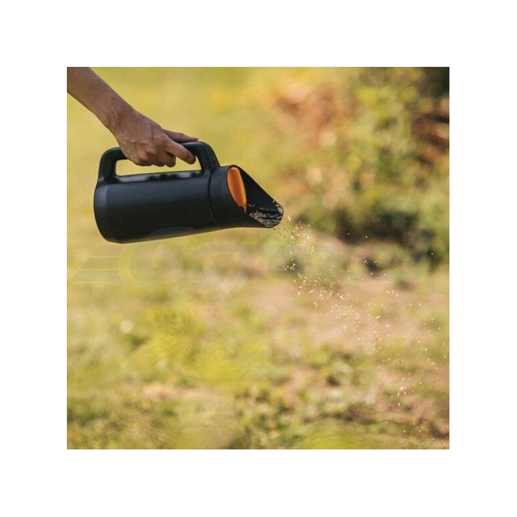 FISKARS 1057076 Ruční sypač na hnojivo, sůl