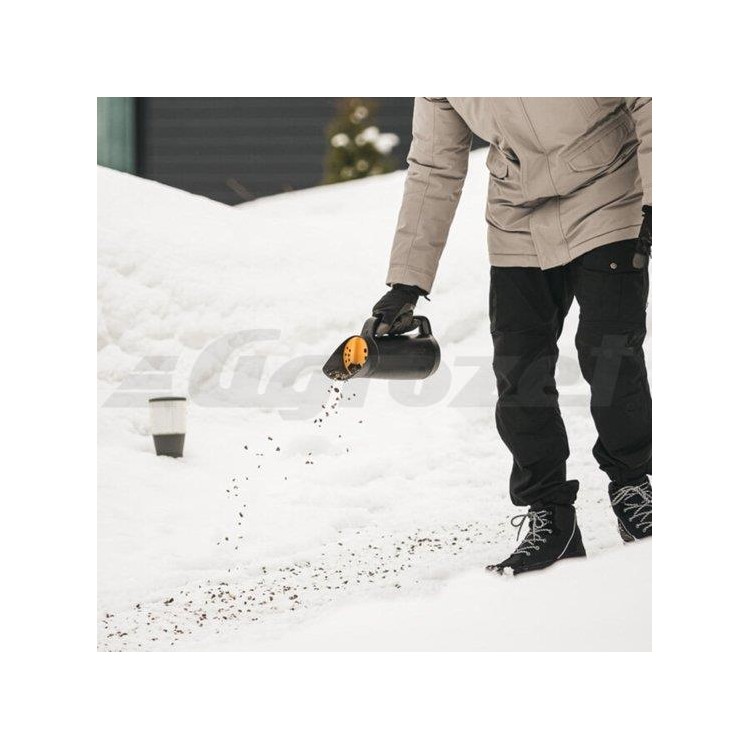 FISKARS 1057076 Ruční sypač na hnojivo, sůl