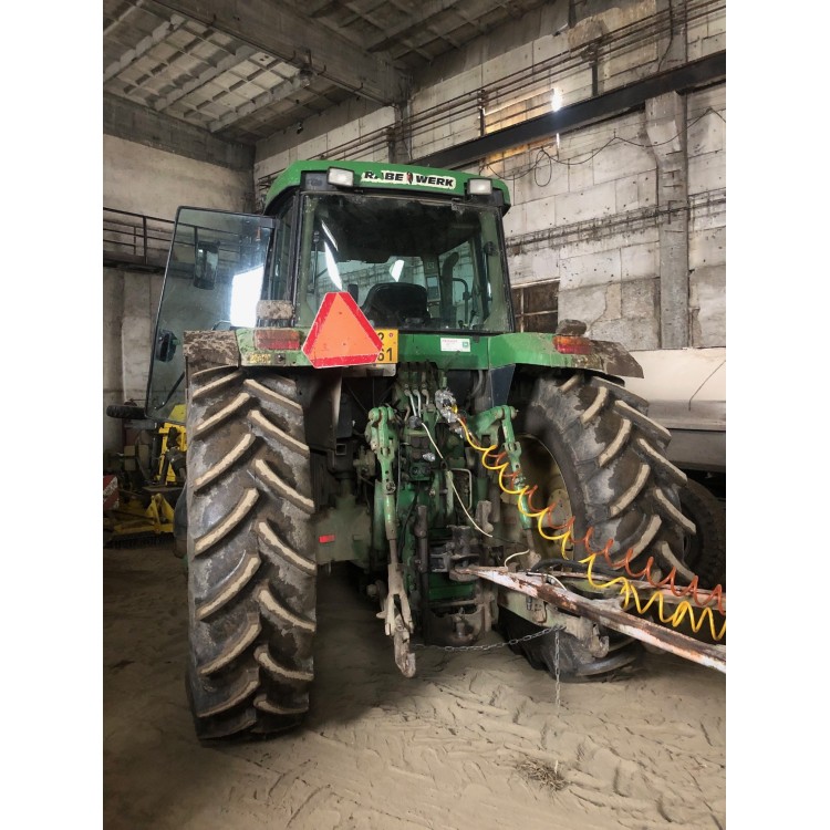 Traktor John Deere 7700