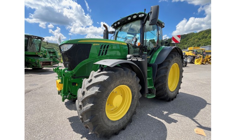 Traktor John Deere 6215R