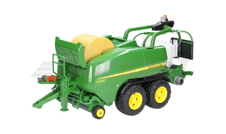 Balíkovač s baličkou John Deere C441R + dva balíky