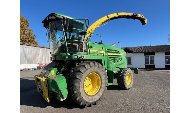 Sklízecí řezačka John Deere 7350