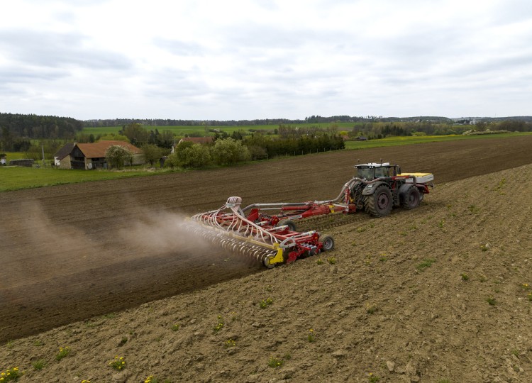 PÖTTINGER TERRADISC 8001 T a 10001 T: Vaše tajná zbraň pro dokonalé pole