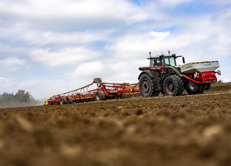 PÖTTINGER TERRADISC 8001 T a 10001 T: Vaše tajná zbraň pro dokonalé pole