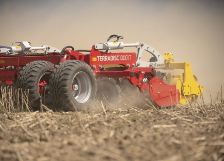 PÖTTINGER TERRADISC 8001 T a 10001 T: Vaše tajná zbraň pro dokonalé pole