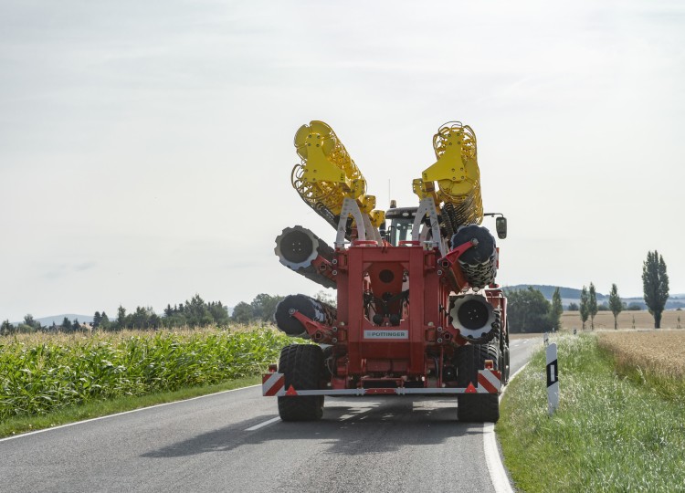 PÖTTINGER TERRADISC 8001 T a 10001 T: Vaše tajná zbraň pro dokonalé pole