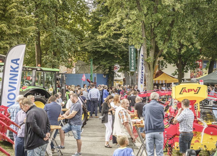 Agrozet zářil na Země živitelce: Rekordní návštěvnost a nová flotila v moderním stánku